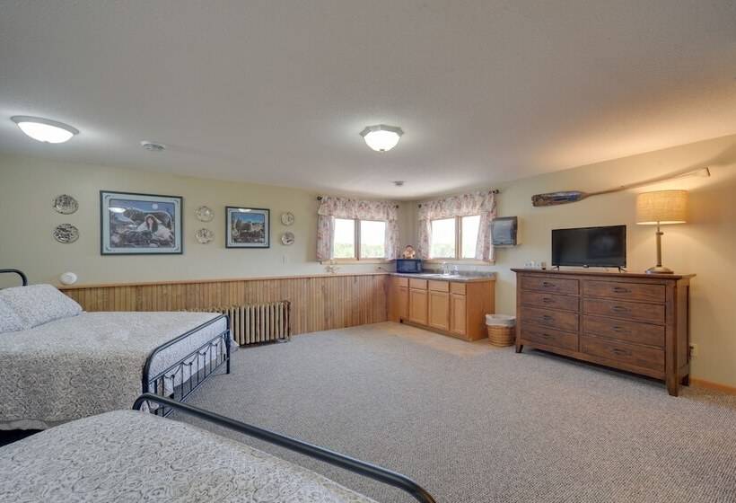 Nature S Paradise: Rustic Retreat In Wisconsin!