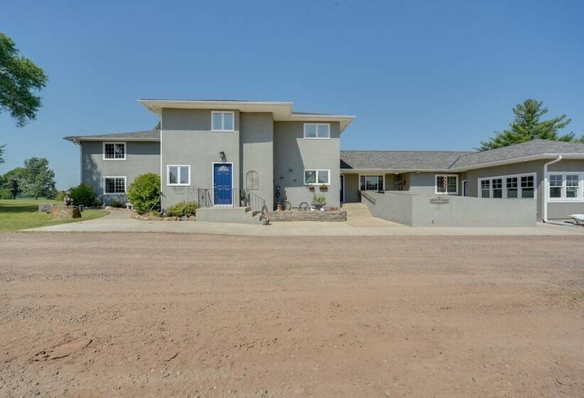 Nature S Paradise: Rustic Retreat In Wisconsin!