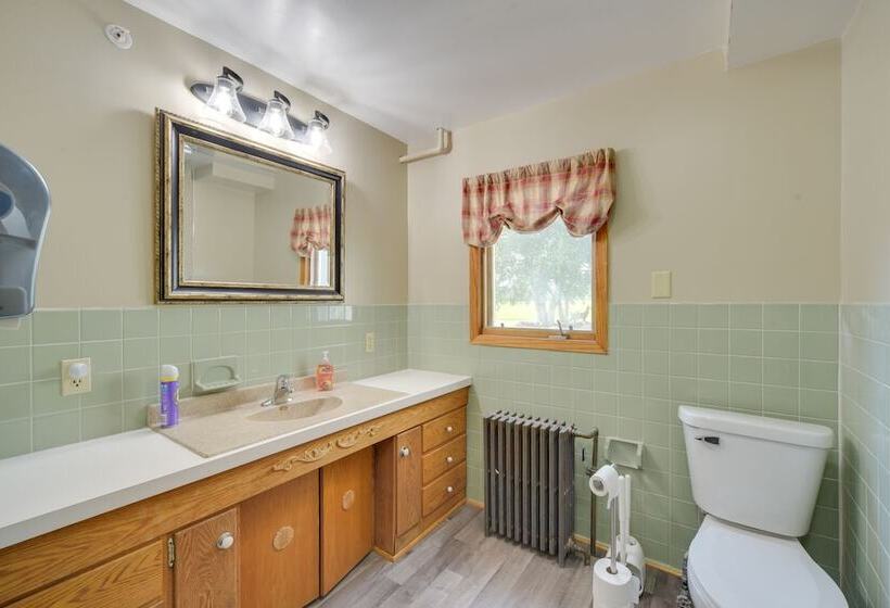 Nature S Paradise: Rustic Retreat In Wisconsin!