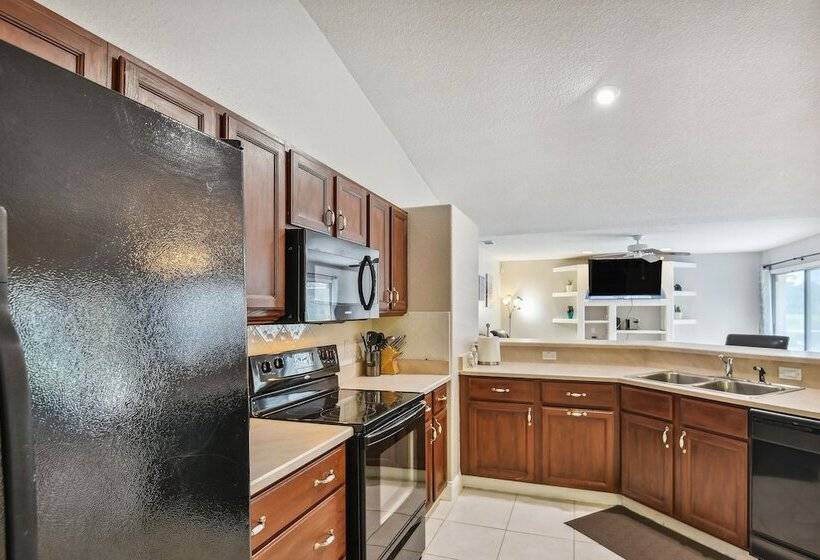 Palm Coast Escape: Screened Lanai, Saltwater Pool!