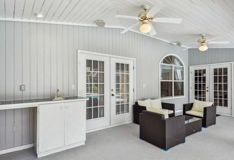 Palm Coast Escape: Screened Lanai, Saltwater Pool!