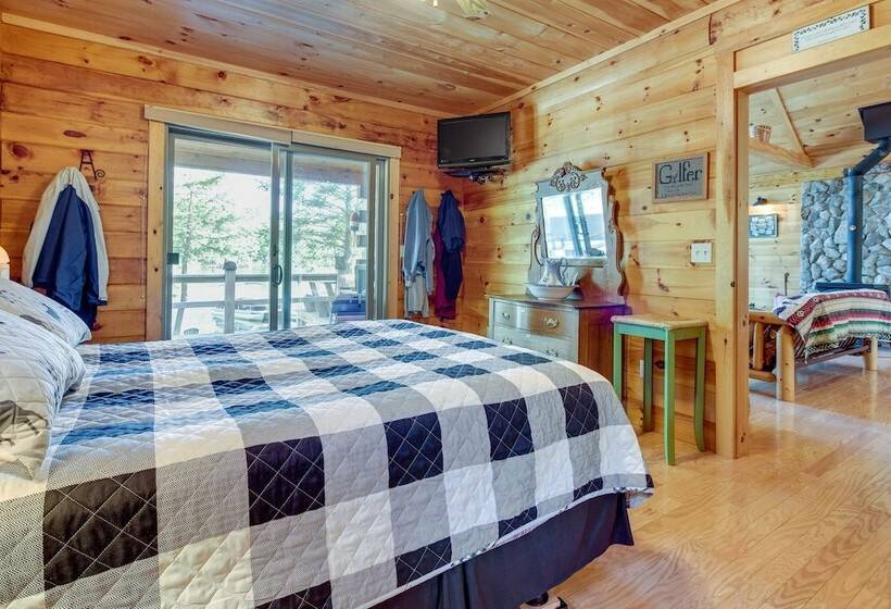 Pet Friendly Island Retreat   Boat Access Only!