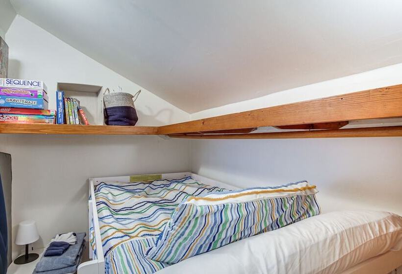 Pet Friendly Newman Lake Cottage W/ Beach Access!