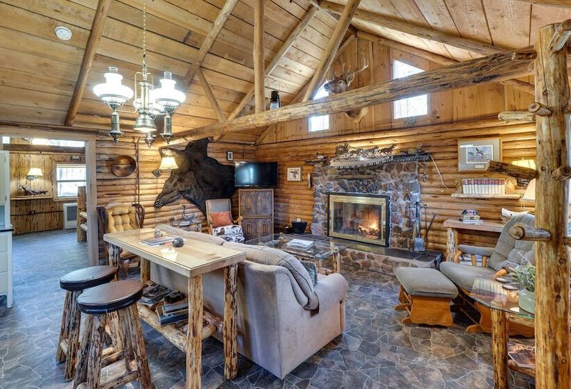 Remote Escape: Klamath Falls Cabin By Lake & Hikes