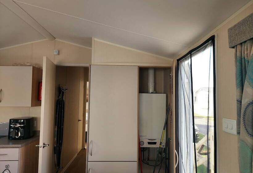 住所  2 Brightholme 6 Berth Enclosed Garden