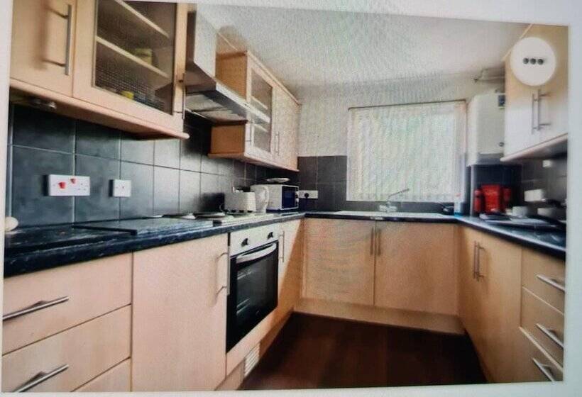דירת נופש 4bed Castle In Medway Free Sports Channel Parking