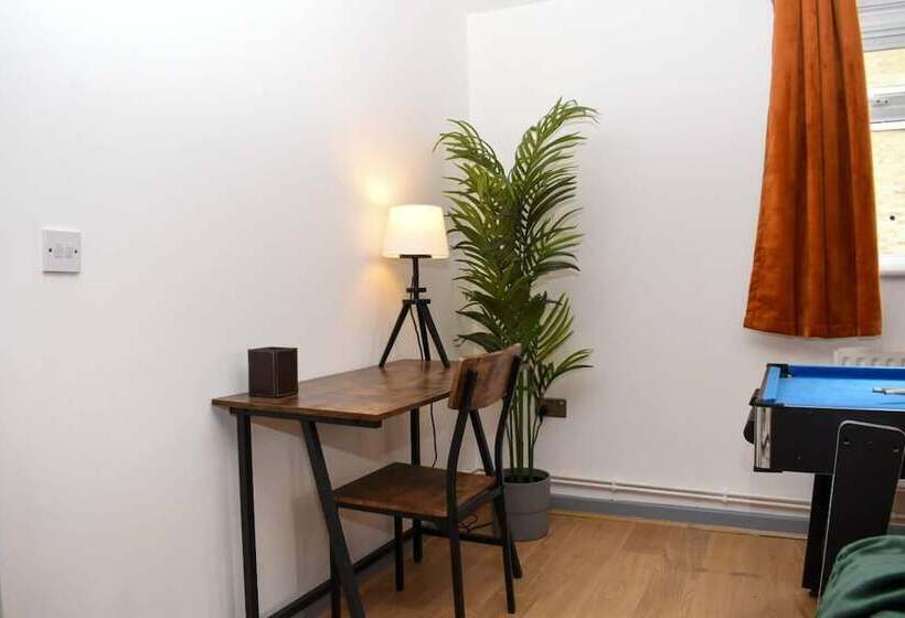 اقامتگاه Amazing 4br Near Hospital, Free Parking, Sleeps 10