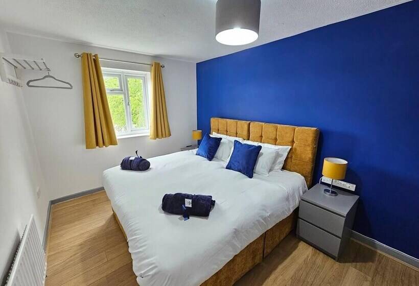 اقامتگاه Amazing 4br Near Hospital, Free Parking, Sleeps 10