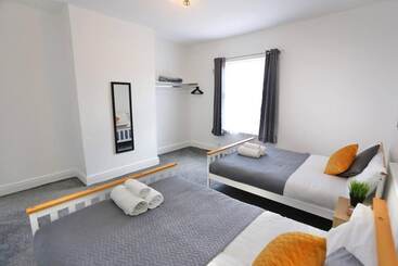 اقامتگاه Charming 2 Bed Home In Blackpool Central W Parking
