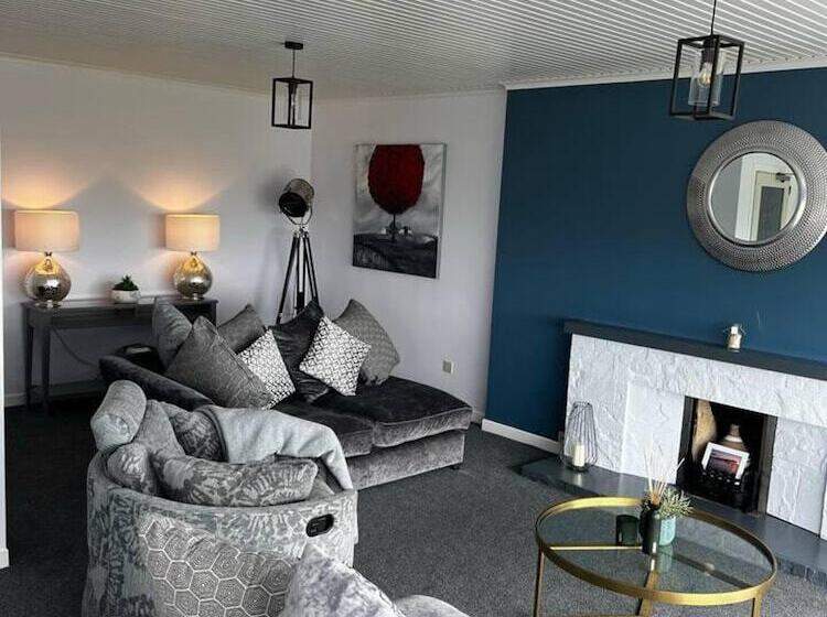 إقامة Immaculate Sea View 4 Bed House In Portstewart