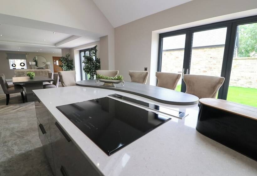 住所  Northumberland Luxury Stays   The Chivits