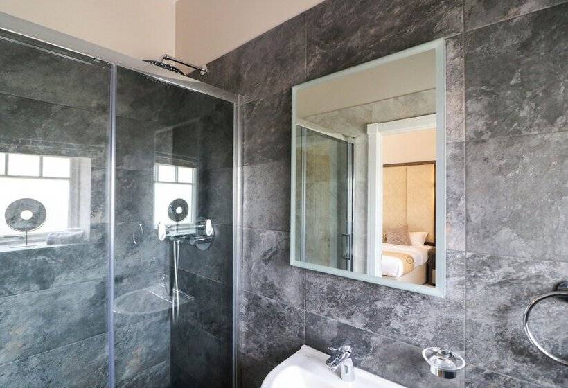 住所  Northumberland Luxury Stays   The Chivits