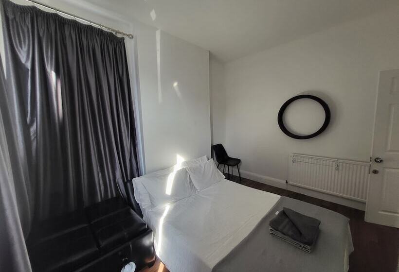 اقامتگاه Remarkable 1 Bed House The Entire First Floor