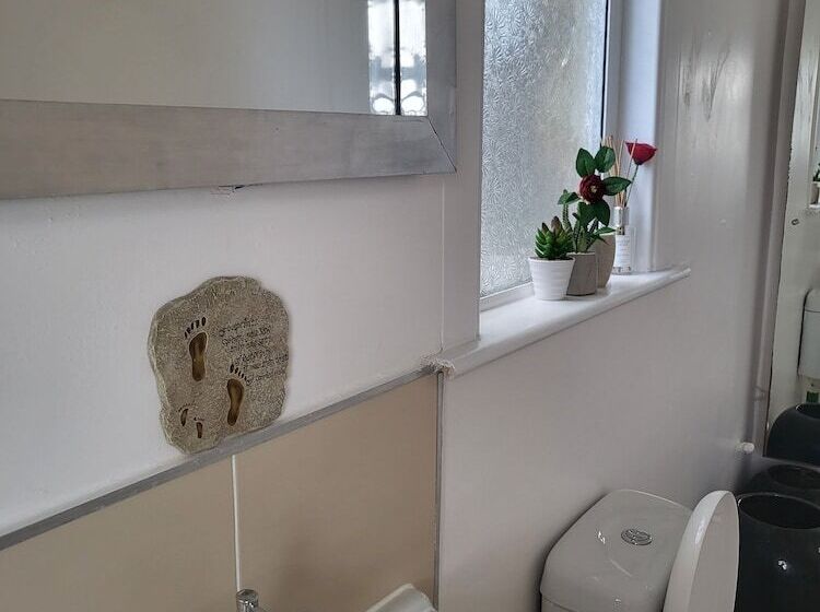 اقامتگاه Remarkable 1 Bed House The Entire First Floor