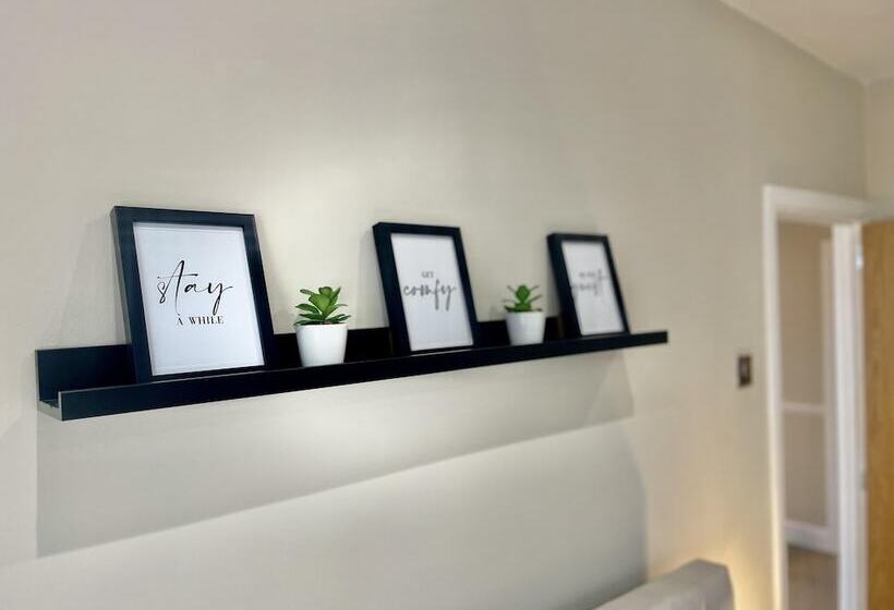 اقامتگاه Stylish 3 Bed House In Hornchurch   Free Parking