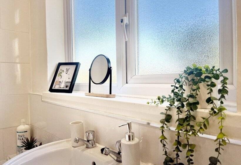 اقامتگاه Stylish 3 Bed House In Hornchurch   Free Parking
