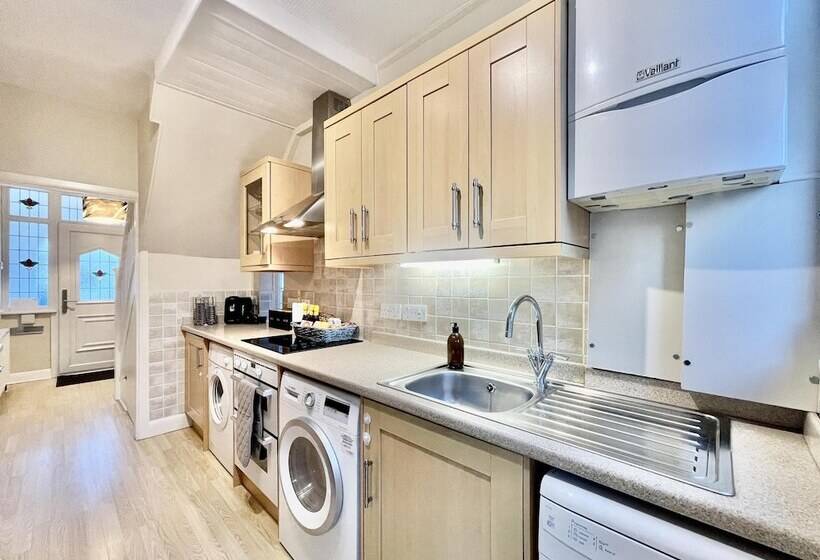 اقامتگاه Stylish 3 Bed House In Hornchurch   Free Parking