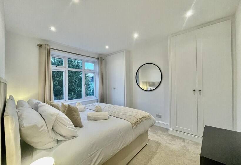 اقامتگاه Stylish 3 Bed House In Hornchurch   Free Parking