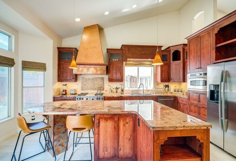 Sacramento Home W/ Fire Pit: 15 Mi To Downtown!