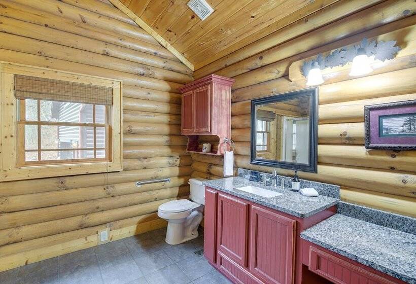 Sevierville Sanctuary   Huge Game Room & Hot Tub!