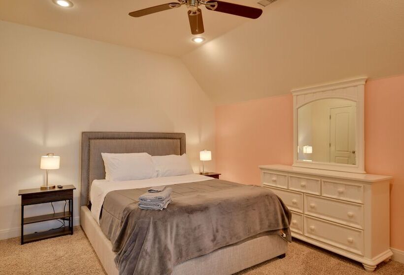 Spacious Amarillo Home: 6 Mi To Downtown!