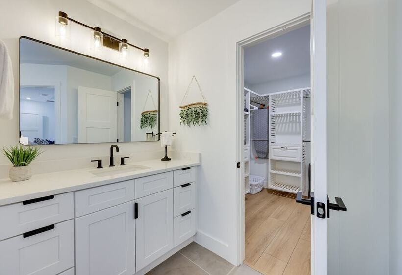 St Augustine Home W/ Patio   1 Mi To Beaches!