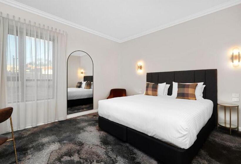 St Hugh Hotel Wagga Wagga