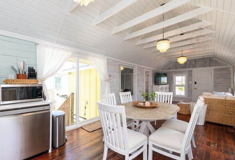 Sunkissed Cottage