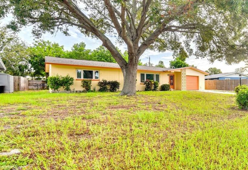 Sunny Seminole Retreat W/ Patio, Near Beaches!