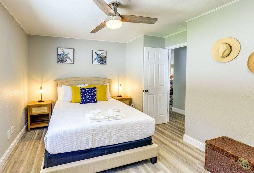 Vero Beach Vacation Rental: Pool & Putting Green!