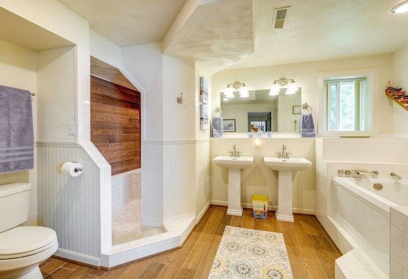 Waterfront Smith Mountain Lake Home W/ Dock!