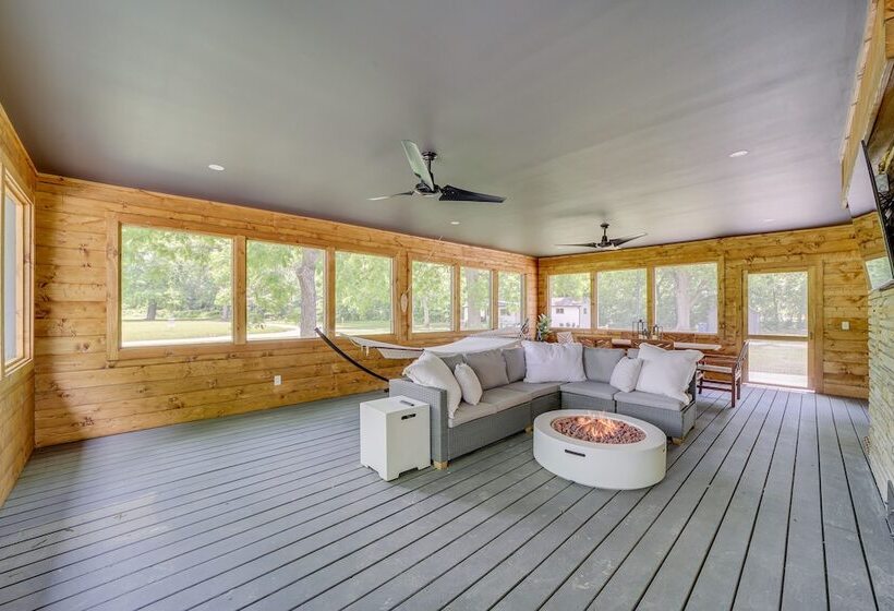 Well Appointed Tulsa Home W/ Fire Pit & Patio!