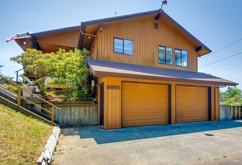 Westport Retreat W/ Pool Table: Walk To State Park