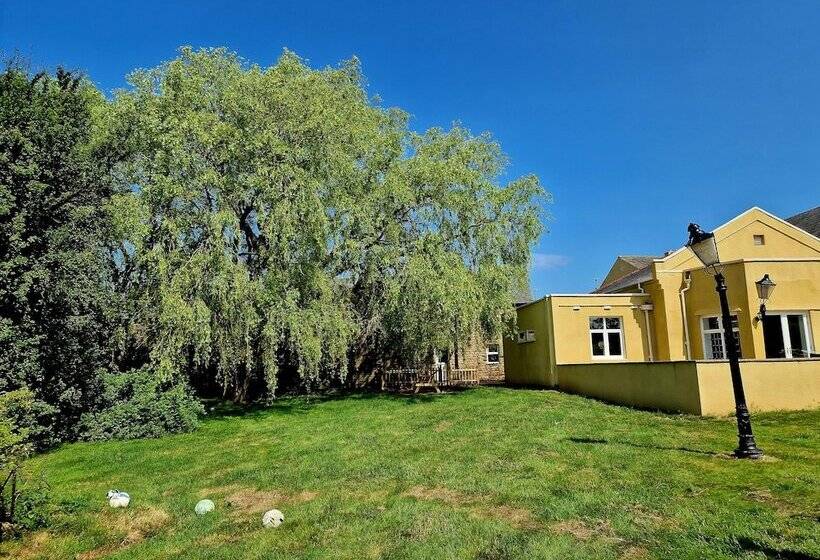 8 Coach House