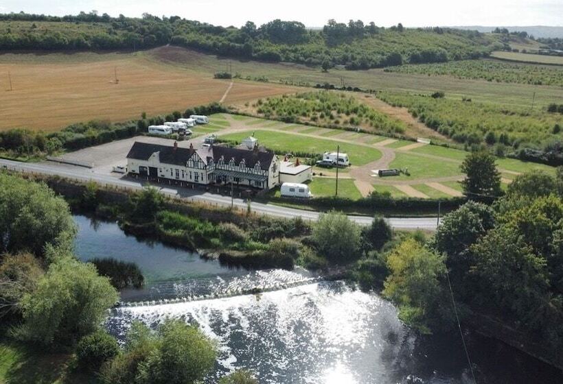 مبيت وإفطار The Fish And Anchor Inn