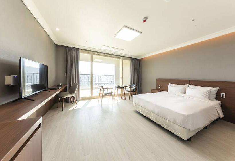 Отель Baekhak Jayuro Resort
