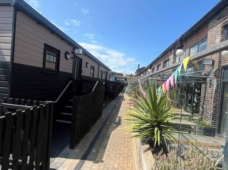 هتل Goodstay Lodges By Urban Space