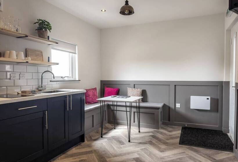هتل Goodstay Lodges By Urban Space