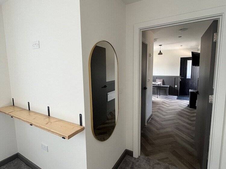 هتل Goodstay Lodges By Urban Space