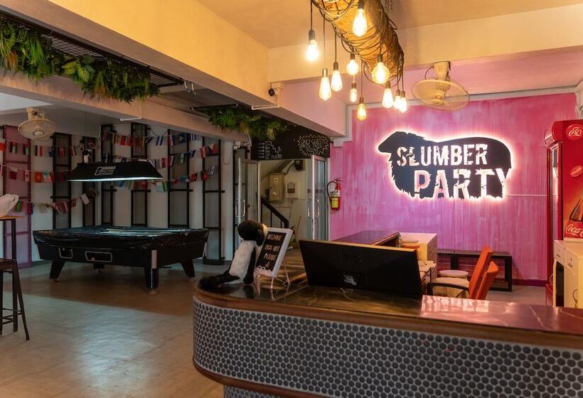 هتل Slumber Party Surf Khao Lak Hostel