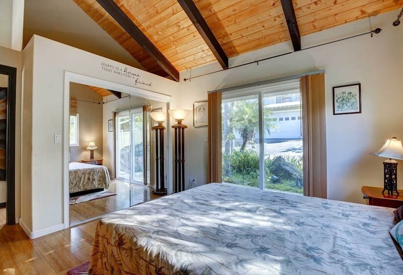 Kailua Kona House W/ Balcony & Ocean Views!