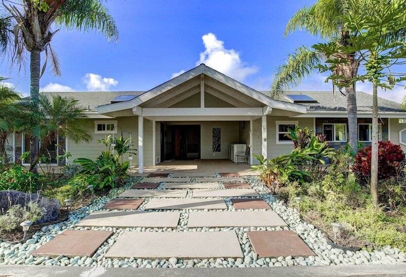 Kailua Kona House W/ Balcony & Ocean Views!