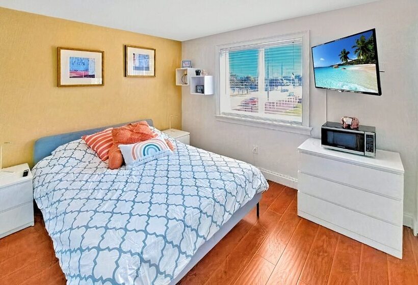 פנסיון Chic Ocean Miami 88