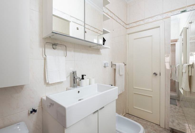 پانسیون Madrid Center Room Just 3 Metro Stops