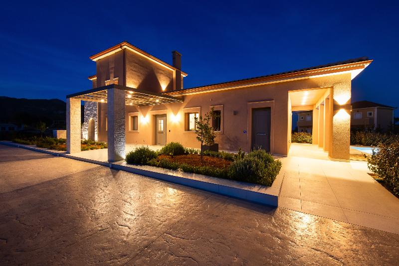 پانسیون Reveli Suites
