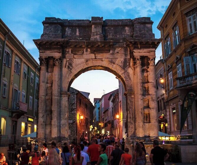 פנסיון Ul. Dinka Trinajstića 10