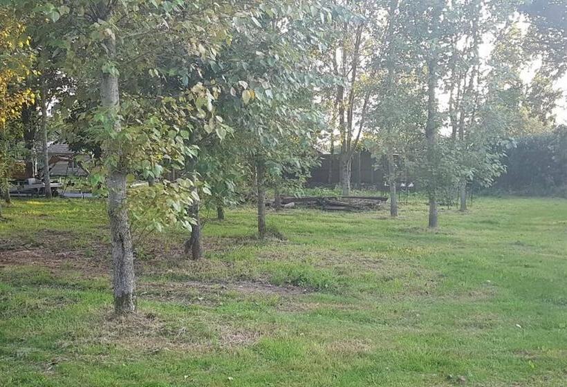اقامتگاه Charming 2 Bed Cabin In Sutton Coldfield
