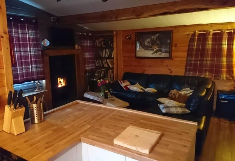 اقامتگاه Charming 2 Bed Cabin In Sutton Coldfield