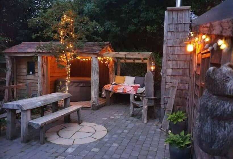 اقامتگاه Charming 2 Bed Cabin In Sutton Coldfield