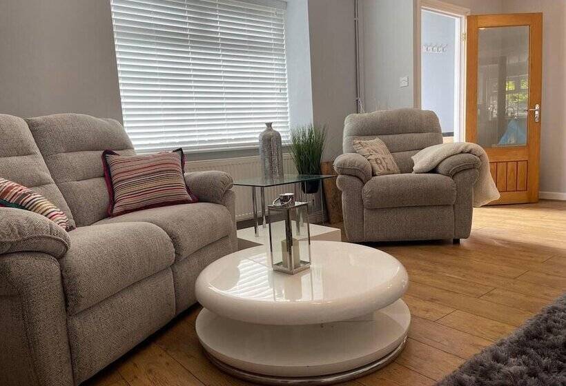 إقامة Cozy 2 Bed Cottage In Merthyr, 5 Mins To Bike Park